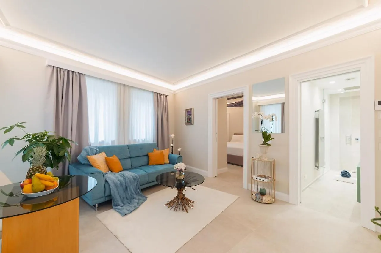 Naxi Suites 陶尔米纳 0*,