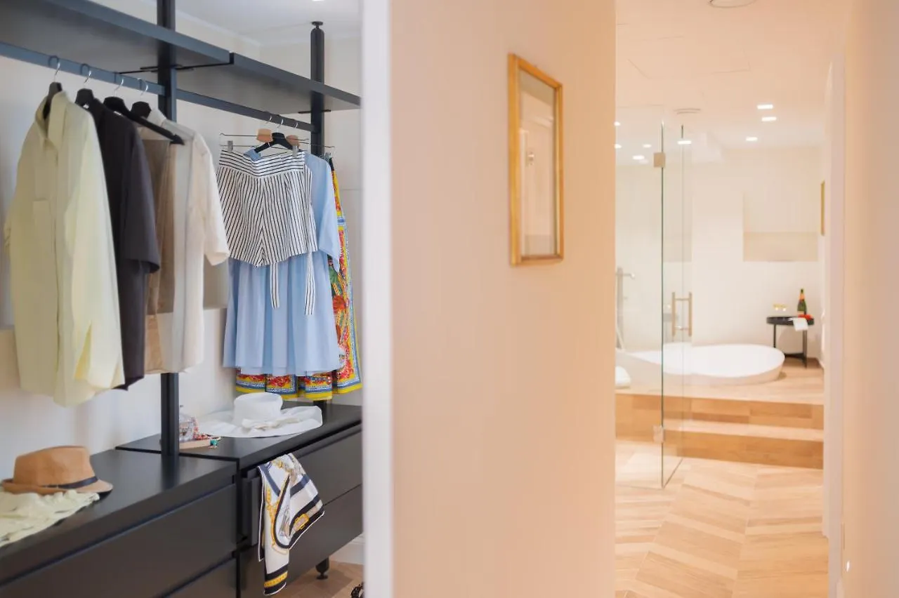 Naxi Suites 陶尔米纳 0*,